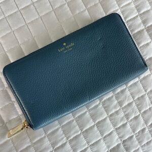 Kate Spade large wallet in new condition
